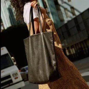 Baggu | Flat Nubuck Leather Tote Bag in Caramel